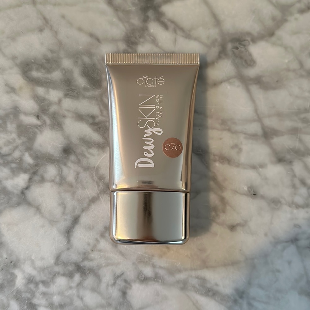 Ciaté London Dewy Skin Tint in shade 070